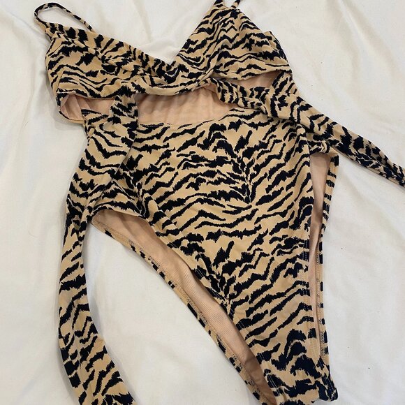 Baltic born one-piece (cut-out) swinsuit - L - Picture 1 of 3